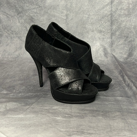 Elizabeth and James Black Pebbled Leather Platform 5” Heels - size 8 - Picture 3 of 15